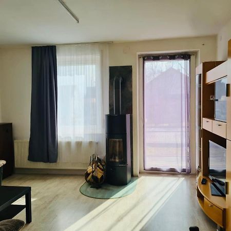 Grossartige 3 Zimmer Ferienwohnung Mit Kamin Und Garten Fuer 1-6 Personen Kaufbeuren Bagian luar foto