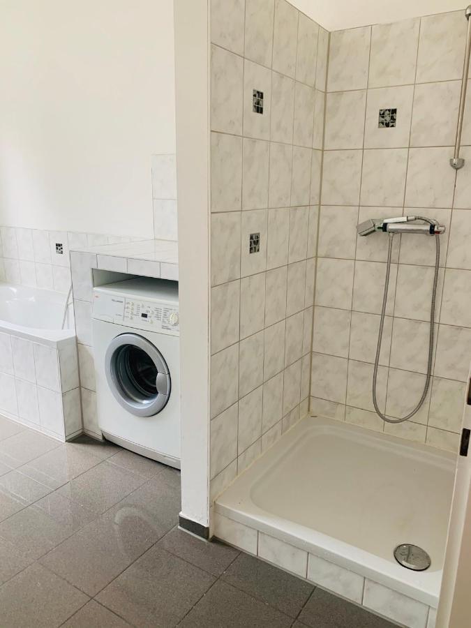 Grossartige 3 Zimmer Ferienwohnung Mit Kamin Und Garten Fuer 1-6 Personen Kaufbeuren Bagian luar foto