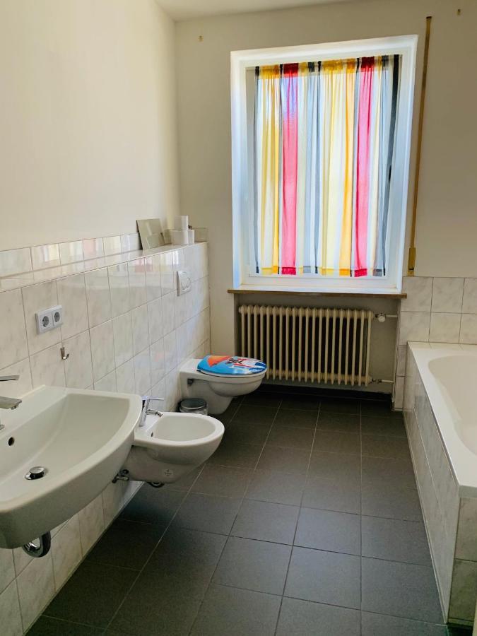 Grossartige 3 Zimmer Ferienwohnung Mit Kamin Und Garten Fuer 1-6 Personen Kaufbeuren Bagian luar foto