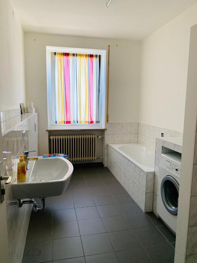 Grossartige 3 Zimmer Ferienwohnung Mit Kamin Und Garten Fuer 1-6 Personen Kaufbeuren Bagian luar foto