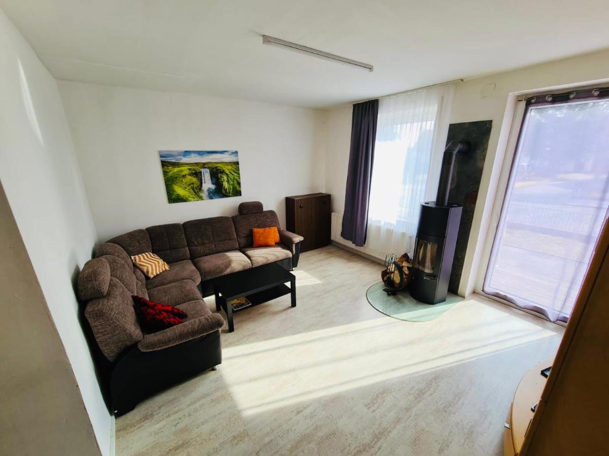 Grossartige 3 Zimmer Ferienwohnung Mit Kamin Und Garten Fuer 1-6 Personen Kaufbeuren Bagian luar foto