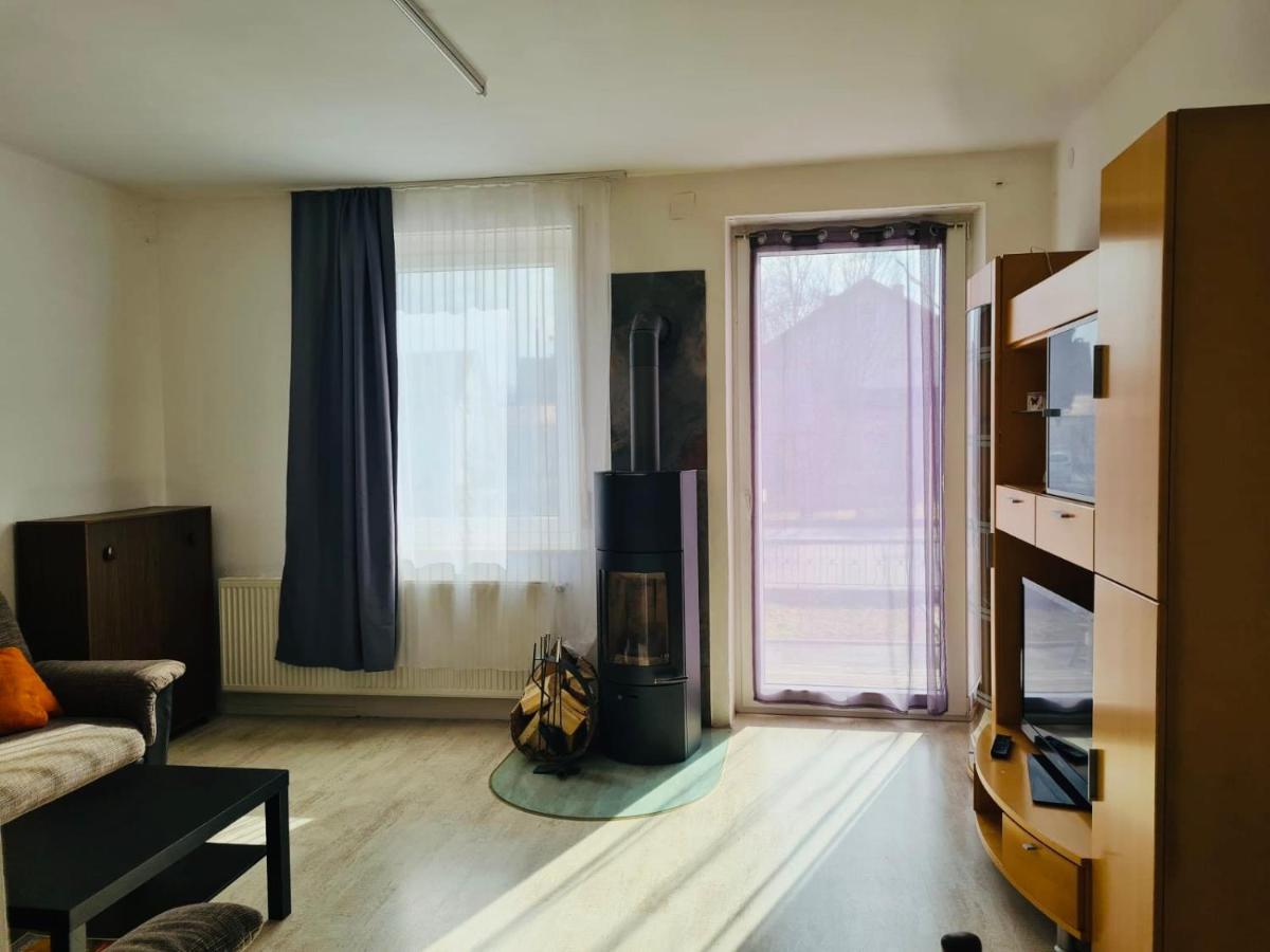Grossartige 3 Zimmer Ferienwohnung Mit Kamin Und Garten Fuer 1-6 Personen Kaufbeuren Bagian luar foto