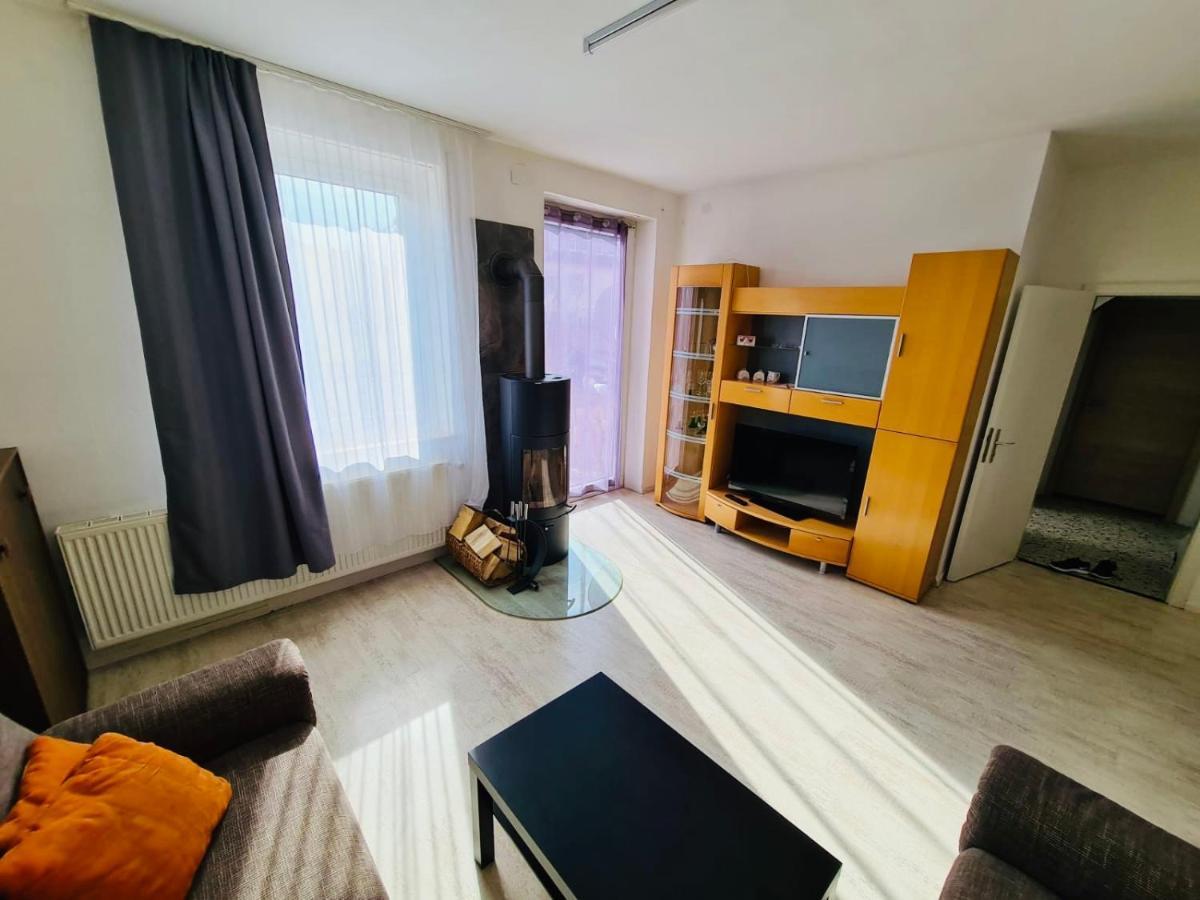 Grossartige 3 Zimmer Ferienwohnung Mit Kamin Und Garten Fuer 1-6 Personen Kaufbeuren Bagian luar foto